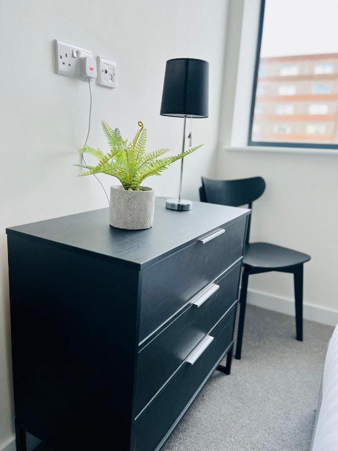 Fabulous One Bedroom Apartment Near Old Trafford Stadium Manchester Eksteriør billede