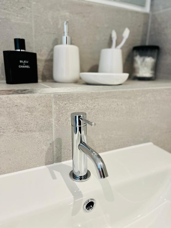 Fabulous One Bedroom Apartment Near Old Trafford Stadium Manchester Eksteriør billede