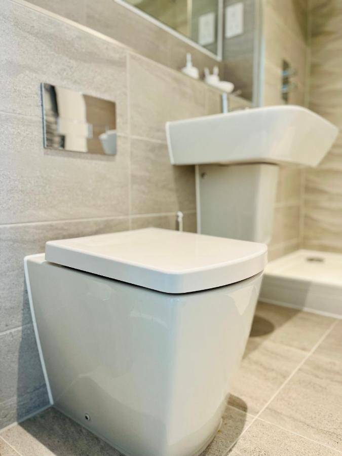 Fabulous One Bedroom Apartment Near Old Trafford Stadium Manchester Eksteriør billede